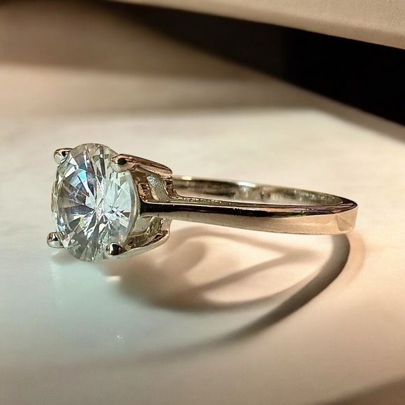 Avon | Vintage Cubic Zirconia Silver Tone Ring (9) - Picture 4 of 8